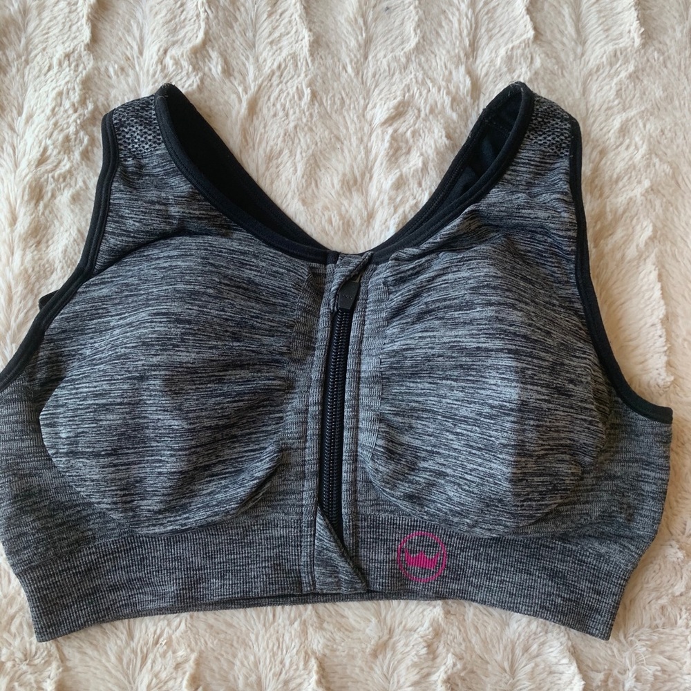 She fit bra size Luxe.